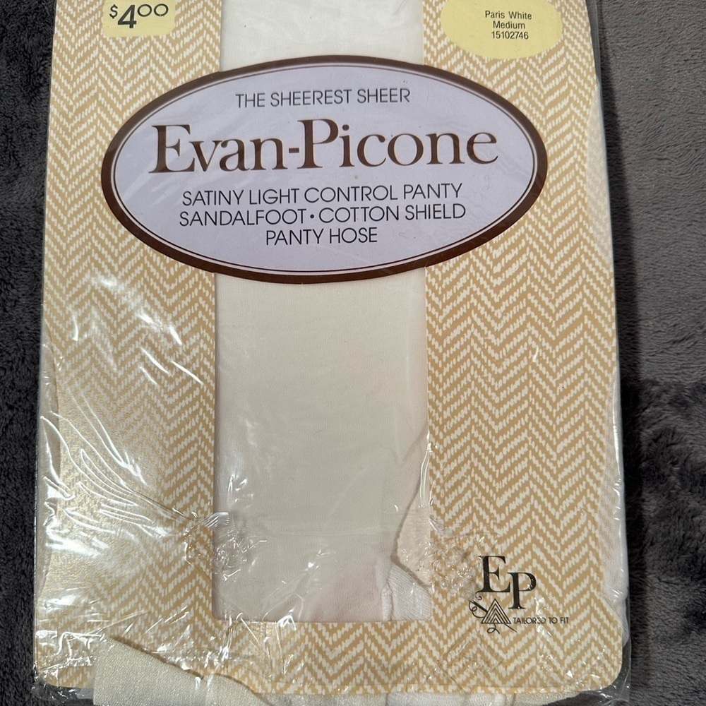 Evan-Picone Sheerest Sheer Pantyhose Paris White Satiny Light Control Medium NIP